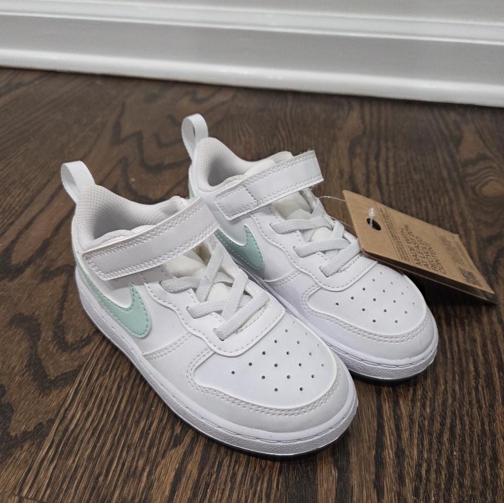 NEW! Nike Kids White and Mint Sneakers 9C